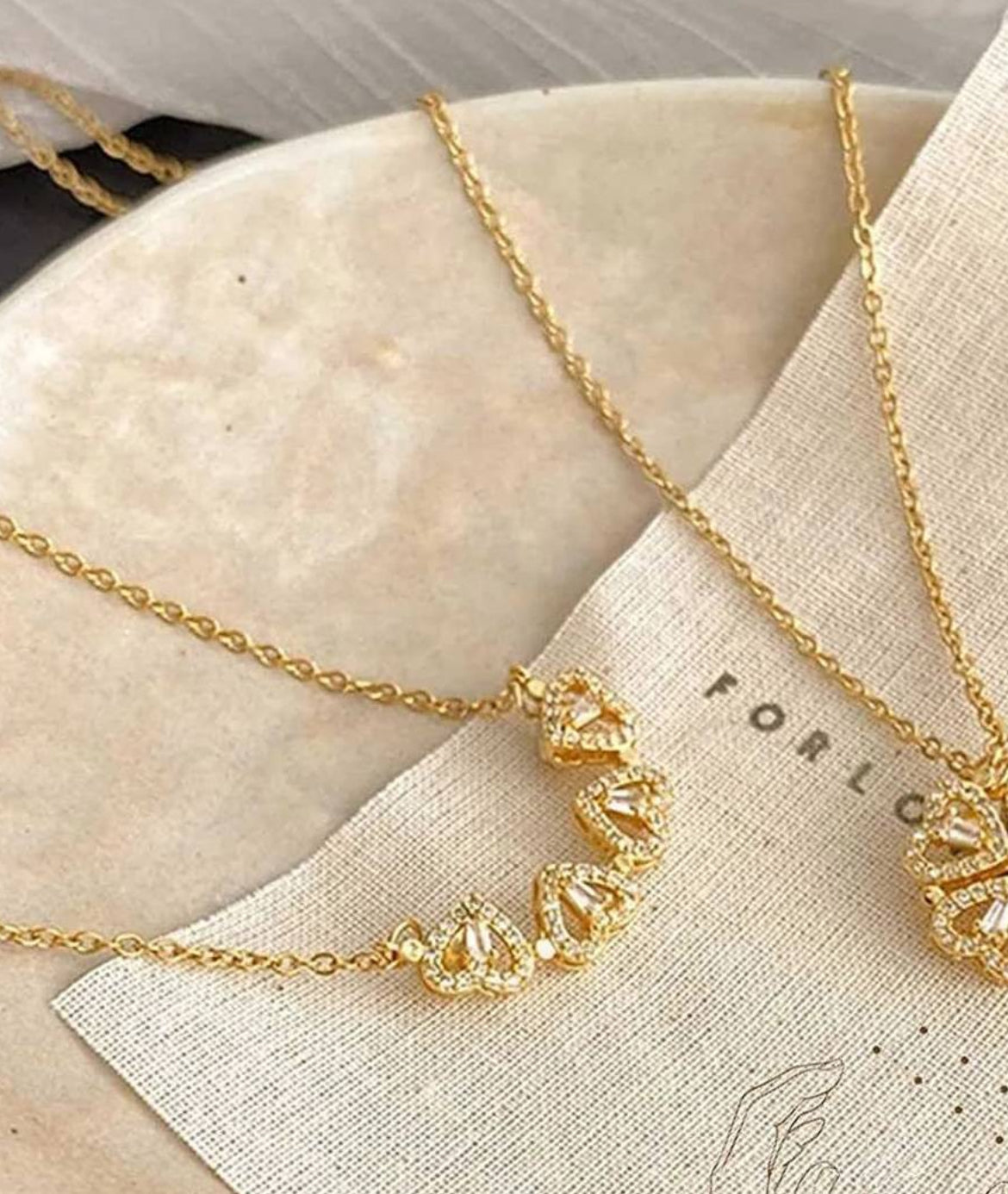 Gold enamelled chain