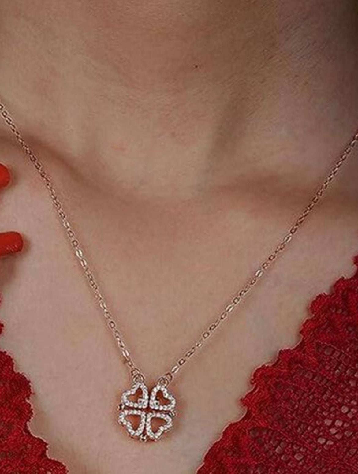 Gold enamelled chain