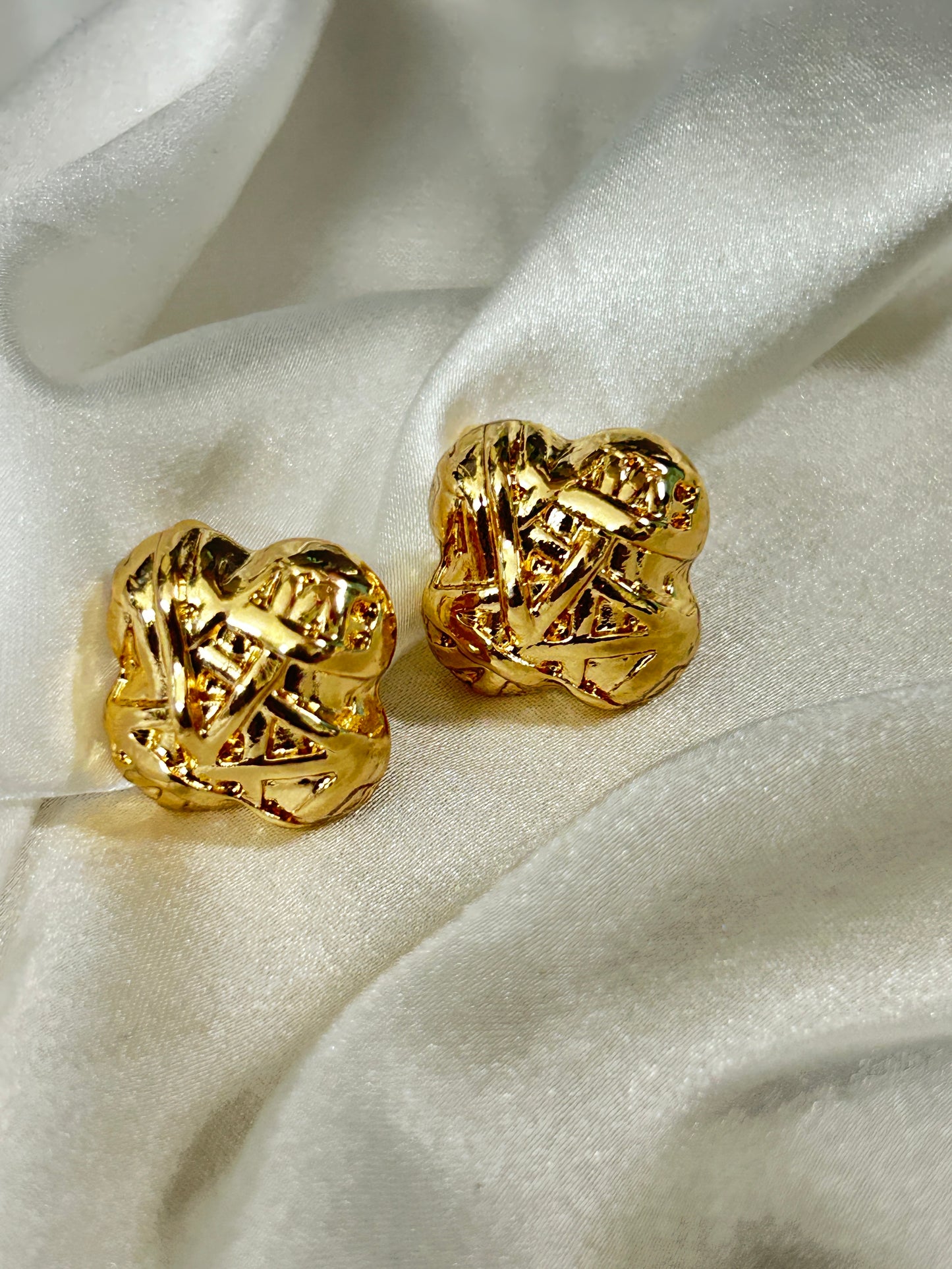 EARRING